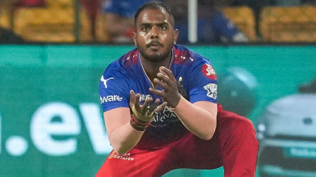  દયાલ પર લગ્નના બહાને એક મહિલાનું જાતીય શોષણ કરવાનો આરોપ છે. ફરિયાદીના જણાવ્યા મુજબ, બંને લગભગ 5 વર્ષ પહેલા મળ્યા હતા જ્યારે દયાલે મહિલા સાથે લગ્ન કરવાનું વચન આપ્યું હતું. 