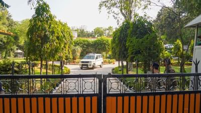 સરકારી આવાસ સંકુલમાંથી બળી ગયેલી રોકડ રકમ મળી આવ્યા બાદ વિવાદોમાં ઘેરાયેલા ન્યાયાધીશ યશવંત વર્મા સામે મહાભિયોગ કાર્યવાહી શરૂ કરવાની તૈયારીઓ ચાલી રહી છે.