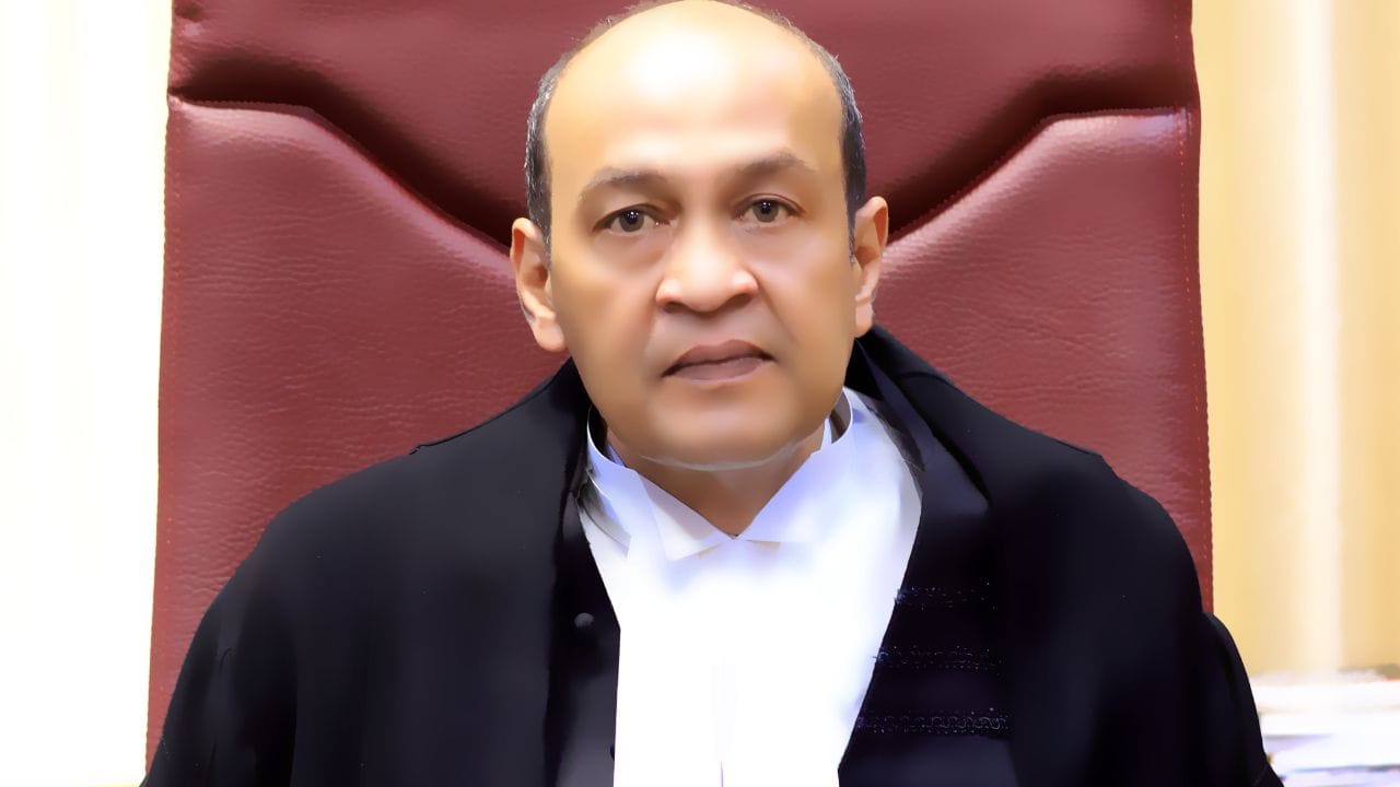 જસ્ટિસ યશવંત વર્માએ દિલ્હી યુનિવર્સિટીની હંસરાજ કોલેજમાંથી બી.કોમ (ઓનર્સ)નો અભ્યાસ કર્યો અને મધ્યપ્રદેશની રેવા યુનિવર્સિટીમાંથી એલએલબીની ડિગ્રી મેળવી છે.