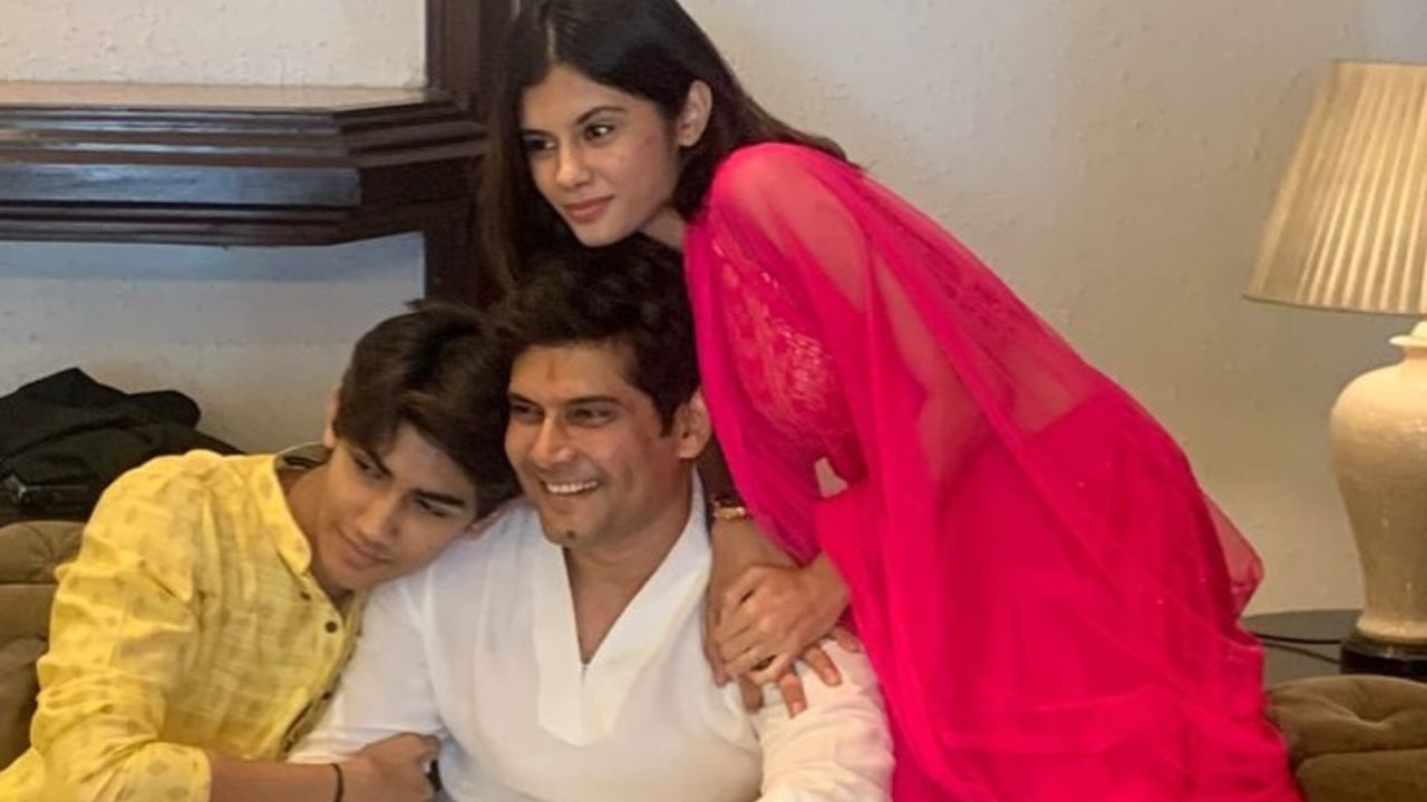 જોકે, અભિનેતાએ કહ્યું હતું કે તે પહેલી વાર હેતલને તેના ઘરે મળ્યો હતો.