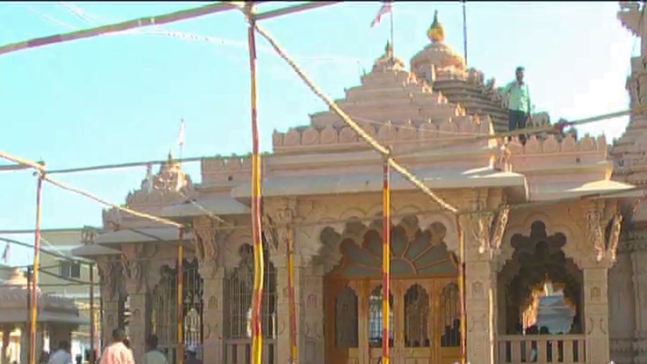 માતાનું મઢ મંદિર એ કેવળ ધાર્મિક યાત્રાધામ નથી, પણ ભક્તિ, સમર્પણ અને શક્તિના મિલનસ્થળ તરીકે માનવામાં આવે છે. આ મંદિર એવા લોકો માટે આશીર્વાદરૂપ છે જે જીવનમાં શાંતિ, સફળતા અને રક્ષણની શોધમાં હોય. ( આ માહિતી વિવિધ ઐતિહાસિક તથ્યો અને સંશોધનો પર આધારિત છે. વિગતવાર માહિતી માટે, ઇતિહાસના પ્રમાણભૂત ગ્રંથો અને સંશોધનોનો અભ્યાસ કરવો ઉચિત રહેશે.)