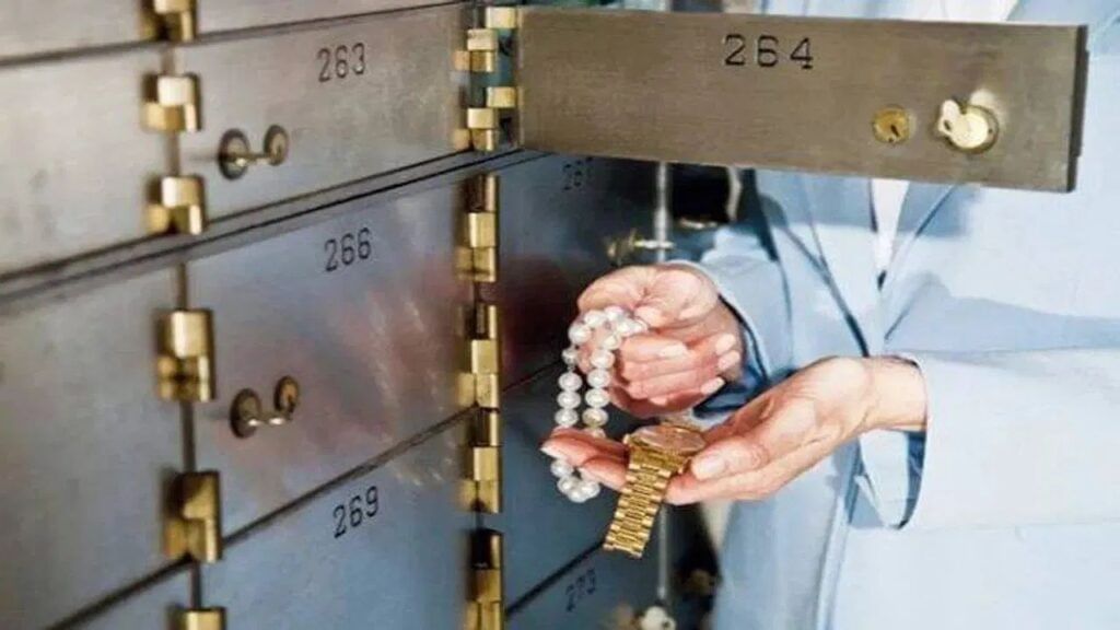 If the jewelry or documents are lost from the bank locker, will the customer get compensation? Learn the whole process