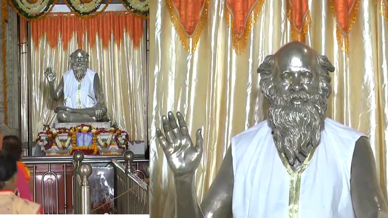 નાનપણથી જ ભક્તિરામ ભક્તિ તરફ આકર્ષાયા. ભણવામાં તેમનો રસ ઓછો હતો અને તેથી તેમણે માત્ર દ્વિતીય ધોરણ સુધી અભ્યાસ કર્યો. 11 વરસની ઉંમરે તેઓ ખાખી પંથના સાધુઓની સાથે જોડાયા,જ્યાં તેમણે સીતારામ બાપુને ગુરુ તરીકે માન્યા અને તેમની પાસે દિક્ષા લીધી. ત્યારબાદ તેઓ તપસ્યામાં લીન થઈ ગયા અને અંતર્મુખ યોગસાધનાના માધ્યમથી પરમ તત્ત્વનો અનુભવ કર્યો. જ્યારે તેમને આત્મસાક્ષાત્કાર મળ્યો, ત્યારે તેઓ પોતાના ગુરુ પાસે દક્ષિણા અર્પણ કરવા પહોંચ્યા.