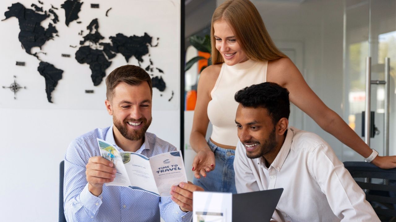 આ બિઝનેસ માટે કોઈ ખાસ સાધનોની જરૂર નથી. એક મોબાઇલ ફોન, લેપટોપ, ઇન્ટરનેટ કનેક્શન, પ્રિન્ટર અને સામાન્ય ઓફિસ સેટઅપ પૂરતું છે. ઇમેઇલ અને ઇનવોઇસિંગ માટે કોઈ ફ્રી સોફ્ટવેરનો પણ ઉપયોગ કરી શકાય છે. તમારા ગ્રાહકો વધે ત્યારે તમારે બુકિંગ મેનેજમેન્ટ માટે CRM સોફ્ટવેર લેવું પડી શકે છે.