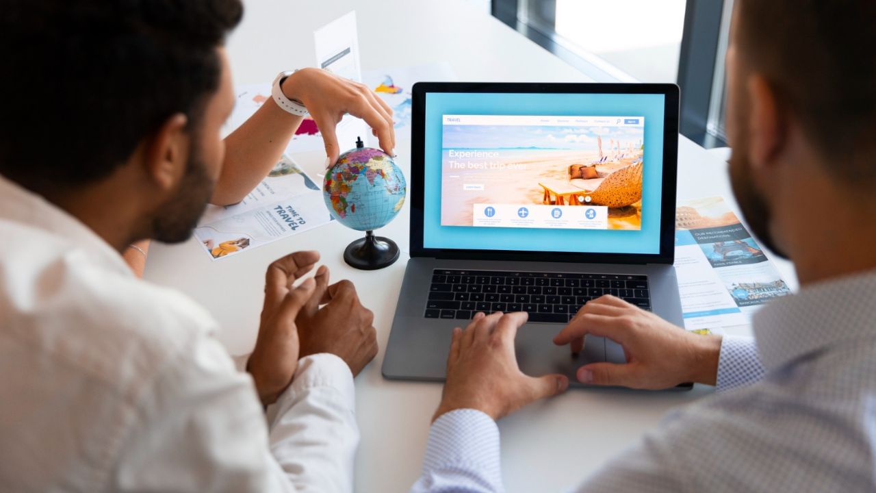 આ સર્વિસ માટે હોટલ માલિકો, બસ ઓપરેટર્સ, ટેક્સી સર્વિસ અને સ્થાનિક ગાઈડ્સ સાથે તમારું મજબૂત નેટવર્ક અને ખાસ ટ્યુનિંગ હોવું જોઈએ. જો તમારી પાસે ભરોસાપાત્ર પાર્ટનર્સ હશે, તો તમને બિઝનેસને લગતી સર્વિસ સસ્તી કિંમતે મળી આવશે અને ગ્રાહકોને પણ એક સરસ અને સુખદ યાત્રાનો અનુભવ થશે.