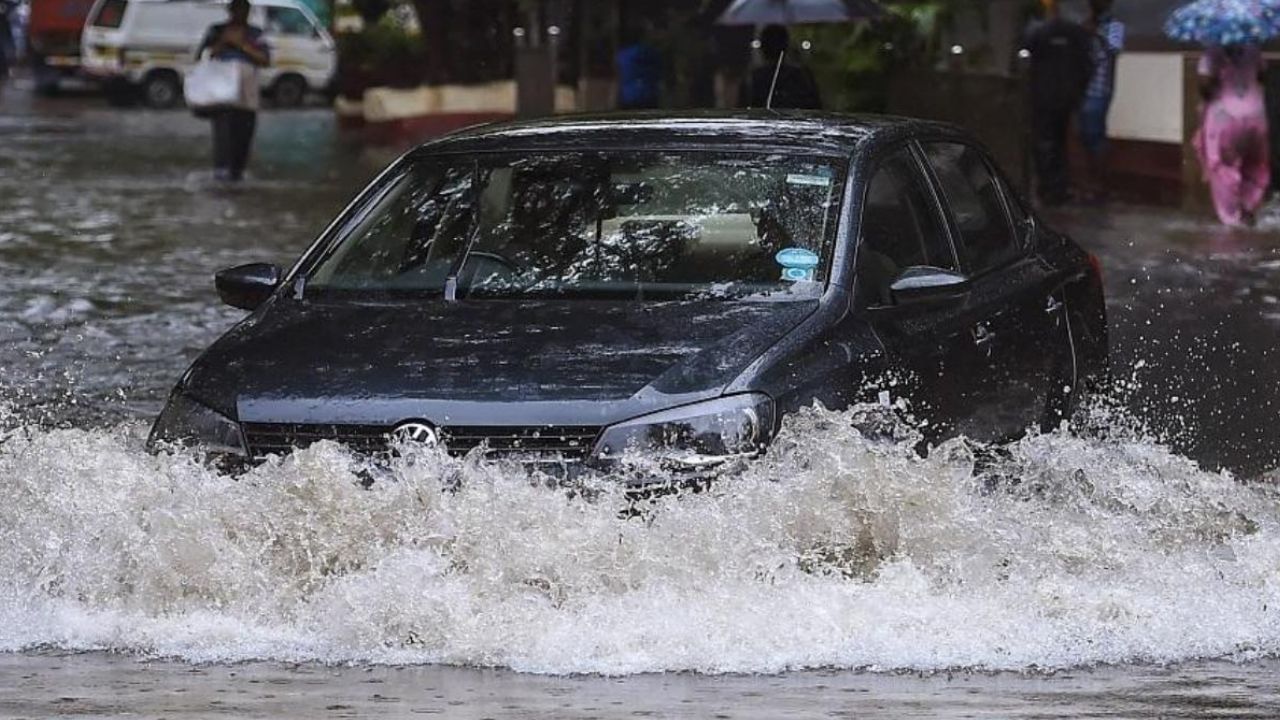 નુકસાન પર કવર પૂર, તોફાન, કરા અથવા ભારે વરસાદ જેવી આફતોમાં તમારા વાહનને સુરક્ષિત રાખવામાં મદદ કરે છે. પરંતુ ધ્યાનમાં રાખો કે એન્જિન સંબંધિત કોઈપણ નુકસાન ફક્ત ત્યારે જ આવરી લેવામાં આવશે જો એન્જિન પ્રોટેક્શન એડ-ઓન શામેલ હોય છે.