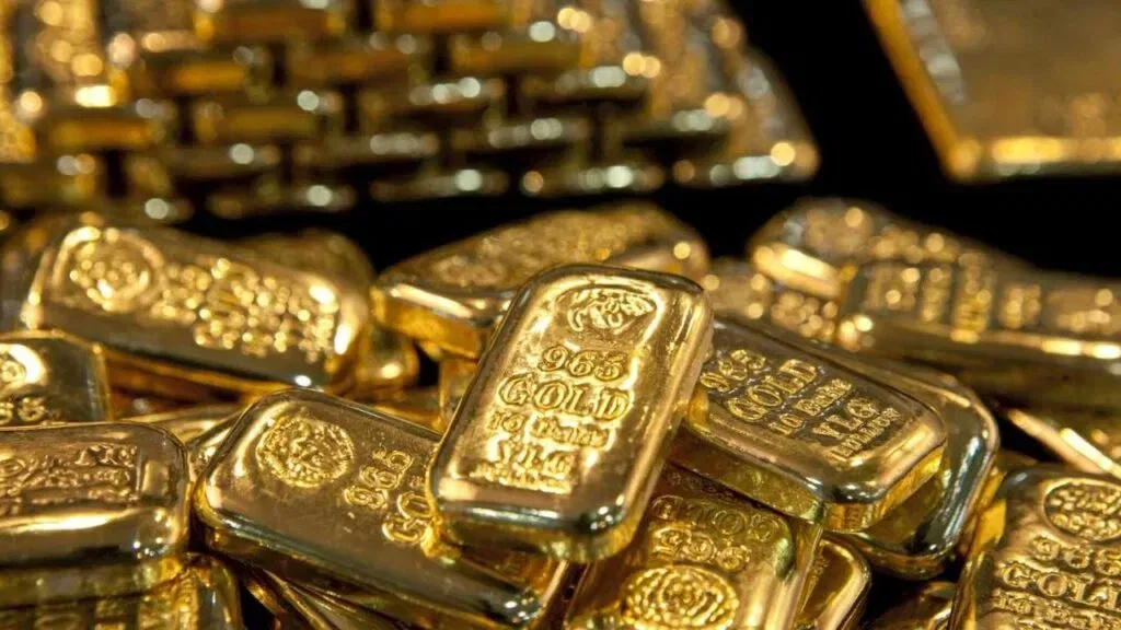 Gold Rate Today:સોનાના ભાવમાં ઘટાડો ચાલુ છે. આજે, મહિનાના પહેલા દિવસે, મંગળવાર, 1 જુલાઈ, સોનાના ભાવમાં કોઈ ખાસ ફેરફાર થયો નથી. સોનાનો ભાવ ગઈકાલના ભાવે જ ટ્રેડ થઈ રહ્યો છે.