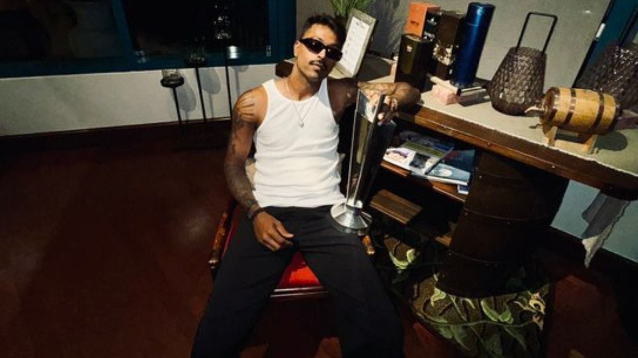 નતાશા સ્ટેનકોવિકથી છૂટાછેડા લીધા પછી, ભારતીય સ્ટાર ઓલરાઉન્ડર હાર્દિક પંડ્યાનું નામ છેલ્લા કેટલાક મહિનાઓથી બ્રિટિશ-ભારતીય ગાયિકા જાસ્મીન વાલિયા સાથે જોડાઈ રહ્યું હતું.