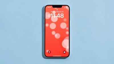 Apple ડિવાઈઝની ગણતરી વિશ્વની સૌથી અદ્યતન ટેકનોલોજીમાં થાય છે. આ ટેકનોલોજીઓ ફક્ત તમારા ઓન-ડિવાઇસ અનુભવને સુધારતી નથી, પરંતુ વાસ્તવિક જીવનની કટોકટીમાં પણ મદદરૂપ સાબિત થાય છે. Apple દરેક નવા ઉપકરણમાં આ સુવિધાઓને સુધારી રહ્યું છે, પરંતુ આ સુવિધાઓ ત્યારે જ ફાયદાકારક છે જ્યારે તમે તેનો ઉપયોગ કરવાની યોગ્ય રીત જાણતા હોવ. આ લેખમાં અમે એવા ચાર ઇમરજન્સી iPhone અને Apple Watch સુવિધાઓ વિશે જાણીવી રહ્યા છે જેની મદદથી તમારો જીવ બચી શકે છે.