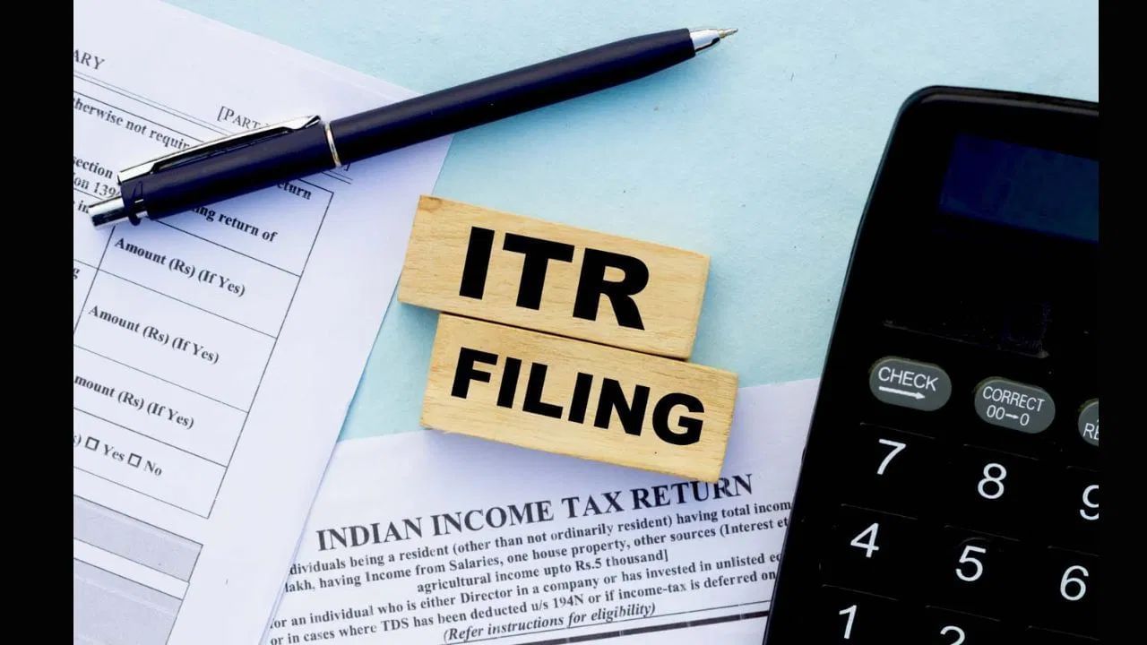 જણાવી દઈએ કે, ITR ફાઇલિંગની તારીખ આ વખતે 15 સપ્ટેમ્બર 2025 સુધી લંબાવવામાં આવી છે. ઇન્કમ ટેક્સ વિભાગે થોડા અઠવાડિયા પહેલા ITR-2 અને ITR-3 માટે ટેક્સ યુટિલિટી જાહેર કરી હતી. જો કે, ITR-5, 6 અને 7 ફોર્મ માટે એક્સેલ-આધારિત યુટિલિટી હજુ સુધી જાહેર કરવામાં આવી નથી.