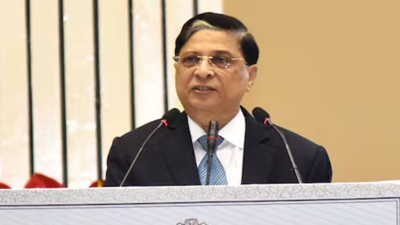 7. દીપક મિશ્રા: 2018 માં ભારતના ભૂતપૂર્વ મુખ્ય ન્યાયાધીશ દીપક મિશ્રા વિરુદ્ધ મહાભિયોગ પ્રસ્તાવનો પ્રયાસ કરવામાં આવ્યો હતો. તત્કાલીન રાજ્યસભાના અધ્યક્ષ એમ. વેંકૈયા નાયડુ દ્વારા પ્રારંભિક તબક્કે આ પ્રસ્તાવને નકારી કાઢવામાં આવ્યો હતો.