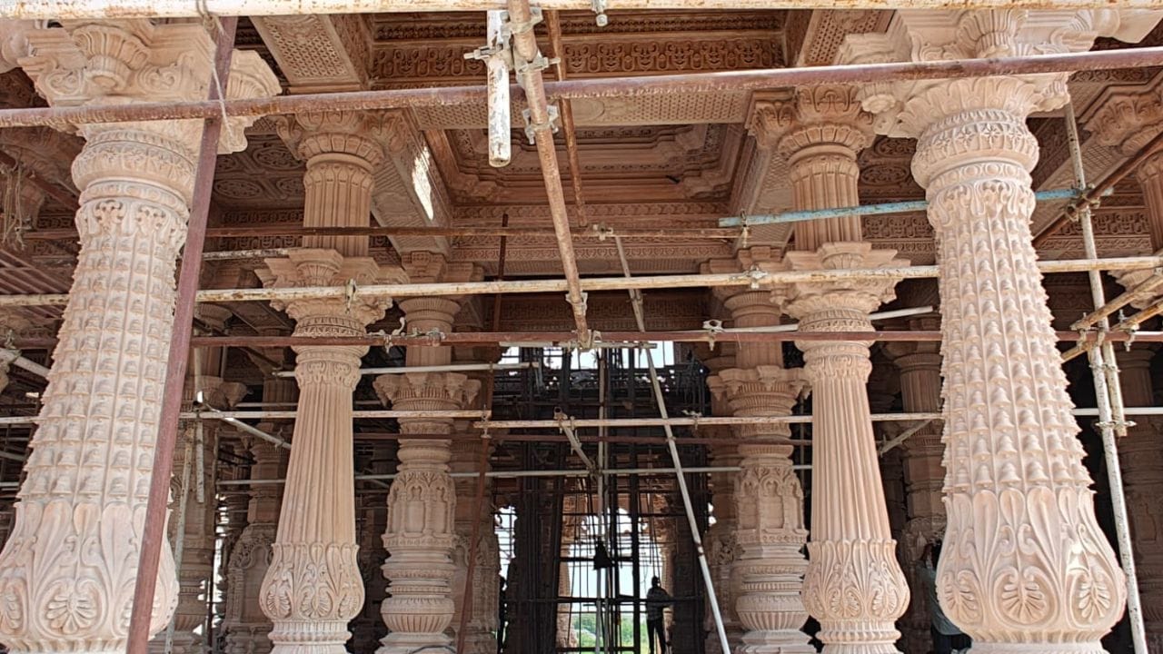 હાલમાં, મહંત સ્વામી મહારાજના માર્ગદર્શન હેઠળ, આ સંસ્થા સમગ્ર વિશ્વમાં માનવ કલ્યાણ, સેવા, સંસ્કાર અને આધ્યાત્મિકતાનો સંદેશ ફેલાવી રહી છે. આ સંસ્થા સમગ્ર વિશ્વમાં ભવ્ય મંદિરો, સંસ્કાર શિબિરો, સેવા કાર્ય અને સાંસ્કૃતિક કાર્યક્રમોનું સંચાલન કરે છે, જે ભારતીય સનાતન સંસ્કૃતિના પ્રચારનો આધાર છે.