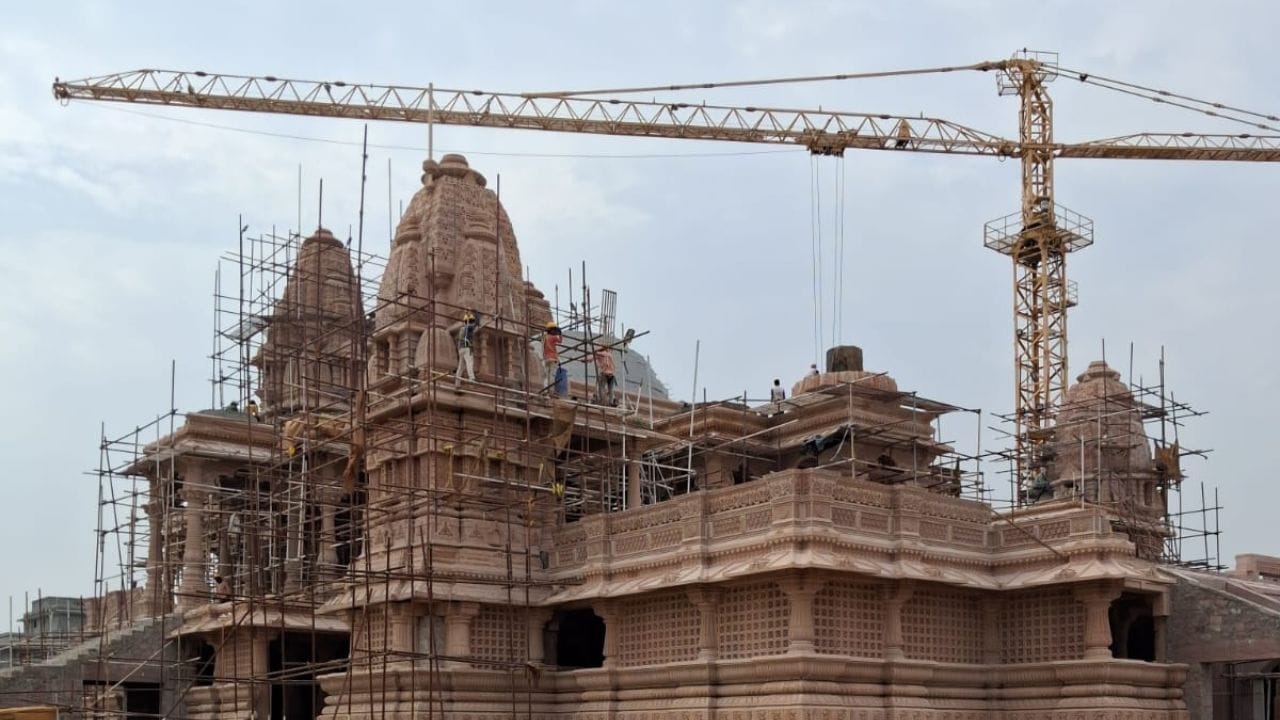 BAPS સ્વામિનારાયણ સંસ્થા એક વૈશ્વિક આધ્યાત્મિક, સાંસ્કૃતિક અને સામાજિક સંસ્થા છે, જેની સ્થાપના વર્ષ 1907માં વૈદિક સિદ્ધાંતોના આધારે કરવામાં આવી હતી.