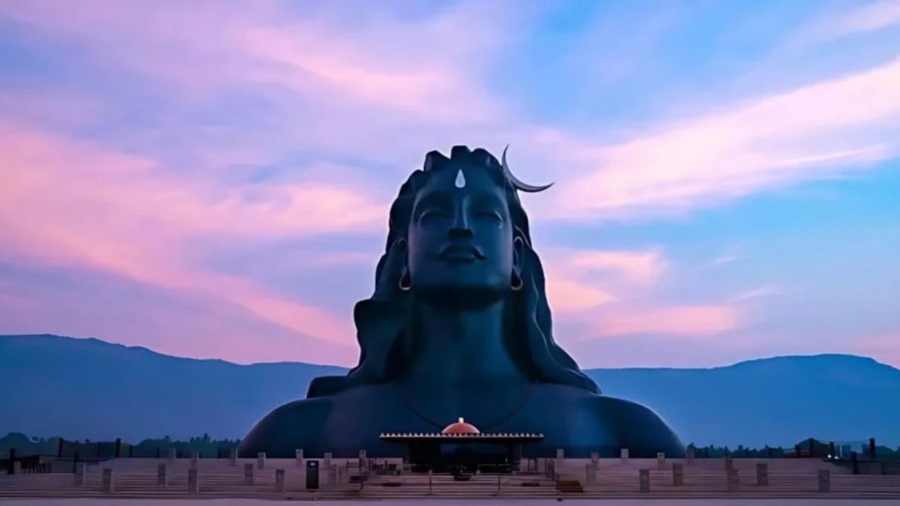 ખુશી સાથે જોડાણ: સાવનમાં પોતાના પિયર દીકરીનું આવવું એ માત્ર એક પરંપરા નથી, પરંતુ ભાવનાત્મક, ધાર્મિક અને સામાજિક સંતુલનનું પ્રતીક છે, જે સમગ્ર પરિવારની પ્રગતિ અને ખુશી સાથે જોડાયેલું છે.
