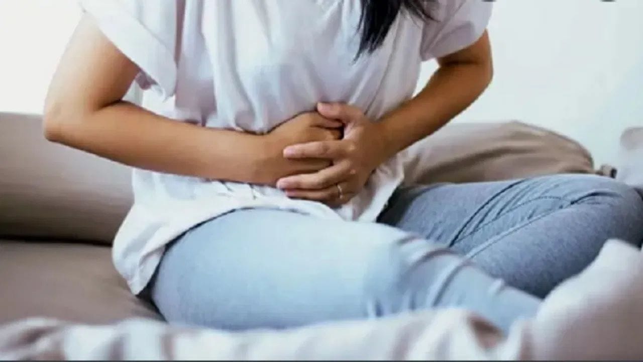 દર મહિને પીરિયડ્સ દરમિયાન તમે અથાણાંનું સેવન કરશો નહીં. આમ કરવાથી સ્થિતિ વધારે ખરાબ થઈ શકે છે. આ સમયે તમે અથાણાંનું સેવન કરો છો તો પેટમાં દુખાવાની સમસ્યા વધી શકે છે.