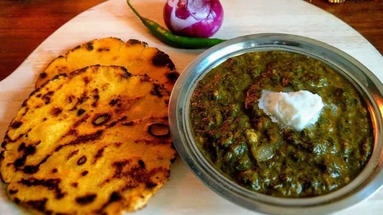 મકાઈની રોટલી - મકાઈની રોટલી, ખાસ કરીને શિયાળામાં ઉત્તર ભારતમાં ખૂબ લોકપ્રિય છે. તેમાં ફાઇબર, વિટામિન A, વિટામિન C અને શક્તિશાળી એન્ટીઑકિસડન્ટ્સ ભરપૂર માત્રામાં હોય છે. તે આંખોના સ્વાસ્થ્ય માટે ફાયદાકારક છે, પાચન સુધારે છે અને શરીરને જરૂરી ઊર્જા પૂરી પાડે છે.