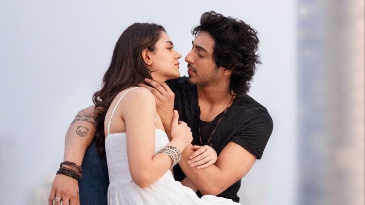 રિપોર્ટ્સ અનુસાર, 'સૈયારા' 60 કરોડ રૂપિયાના બજેટમાં બની છે. આ ફિલ્મમાં અહાન પાંડેના જબરદસ્ત અભિનયની દરેક વ્યક્તિ પ્રશંસા કરી રહી છે.