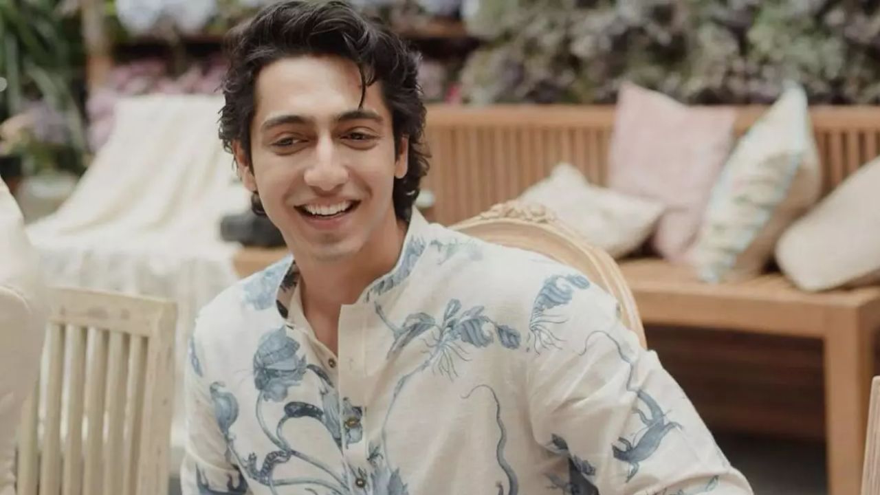 તમને જણાવી દઈએ કે ફીની બાબતમાં, અહાને રણબીર જેવા સુપરસ્ટારને પાછળ છોડી દીધા છે, કારણ કે રણબીર કપૂરે 2007 માં આવેલી તેની પહેલી ફિલ્મ 'સાંવરિયા' માટે માત્ર 8 લાખ રૂપિયા મળ્યા હતા. જ્યારે અહાને તગડી ફી વસૂલી છે 