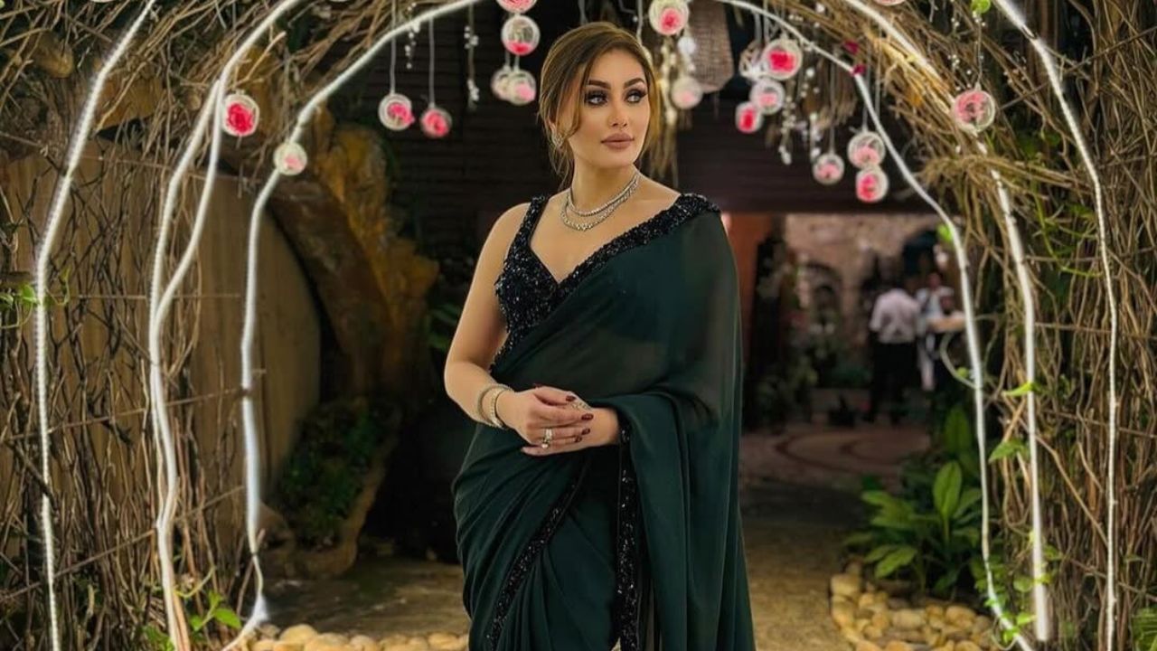 કાંટા લગા ગર્લના નામથી ફેમસ અભિનેત્રી શેફાલી જરીવાલાના ચાહકોને 27 જૂનના રોજ મોટો ઝટકો લાગ્યો હતો. આ દિવસે શેફાલી જરીવાલાએ દુનિયાને અલવિદા કહ્યું હતુ. એવું પણ કહેવામાં આવી રહ્યું છે કે, તેમનું હાર્ટ એટેકના કારણે મૃત્યું થયું છે, પરંતુ પોલિસ હજુ પણ આ મામલે તપાસ કરી રહી છે.