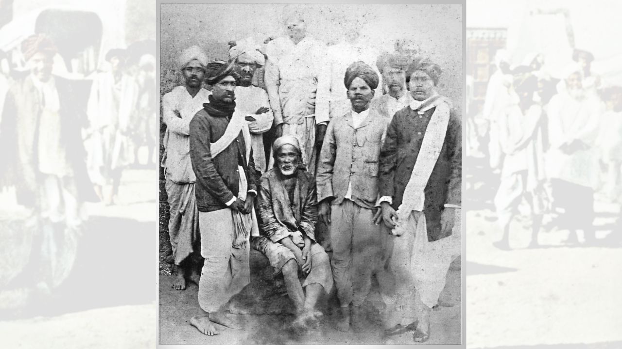 સાંઈ બાબાનું મૂળ નામ ઇતિહાસમાં ક્યાંય નોંધાયેલું નથી. એવું કહેવાય છે કે જ્યારે તેઓ 1858ના આસપાસ શિરડી ગામે પાછા આવ્યા, ત્યારે ત્યાંના મુખ્ય પૂજારી મહાલસાપતિએ પ્રથમવાર તેમને "સાંઈ" કહી સંબોધ્યા. (Credits: - Wikipedia)