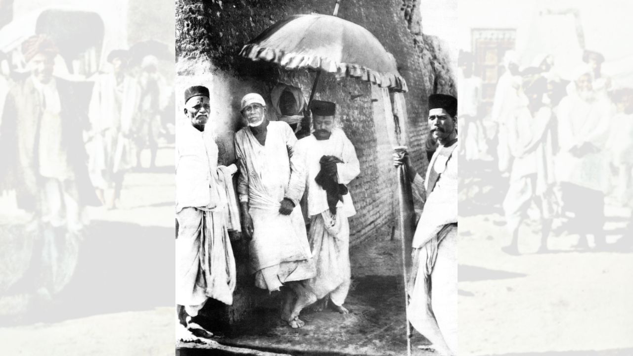 "સાંઈ" શબ્દનો અર્થ સામાન્ય રીતે ધાર્મિક રીતે જીવન વિતાવતા ભિક્ષુક થાય છે, પણ કેટલીક ભાષાઓમાં તેનો અર્થ "દિવ્ય વ્યક્તિ" અથવા "દેવસ્વરૂપ" પણ થાય છે.તે જ રીતે "બાબા" શબ્દનો અર્થ ઘણા ભારતીય અને મધ્યપૂર્વીય સંદર્ભોમાં પિતા, દાદા, વડીલ અથવા માનનીય વ્યક્તિ માટે થતો હોય છે. આ રીતે, "સાંઈ બાબા" શબ્દસમૂહનો અર્થ થાય છે, "પવિત્ર પિતા" કે "દેવસ્વરૂપ સંત". (Credits: - Wikipedia)