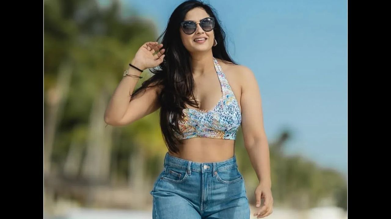 શ્વેતાના આ ફોટાને 4 લાખ 20 હજારથી વધુ લોકોએ લાઈક કર્યા છે. આ ઉપરાંત, અભિનેત્રીનું ઇન્સ્ટાગ્રામ પર પણ મજબૂત ફેન ફોલોઇંગ છે. અભિનેત્રીના ઇન્સ્ટા પર 5.7 મિલિયન ફોલોઅર્સ છે, જે આપમેળે તેની લોકપ્રિયતા વિશે જણાવે છે.