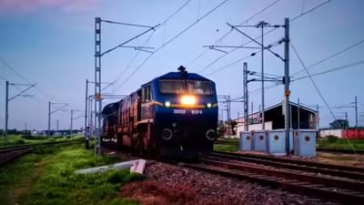 ભારતીય રેલવે વિશ્વનું સૌથી મોટું નેટવર્ક છે. જે ઘણા વર્ષોથી ચાલી રહ્યું છે. દરરોજ લાખો મુસાફરો તેમાં મુસાફરી કરે છે. ભારતમાં પહેલી ટ્રેન 1853 માં દોડી હતી, ત્યારથી રેલવેમાં ઘણા વિકાસ થયા છે. ભારતીય રેલવે ઘણા રાજ્યો અને શહેરોને જોડે છે, પરંતુ એક એવું રાજ્ય છે જ્યાં આજે પણ એક પણ રેલવે સ્ટેશન નથી. તમને જણાવી દઈએ કે, એક એવું રાજ્ય છે જ્યાં દર વર્ષે દેશ અને દુનિયામાંથી મોટી સંખ્યામાં પ્રવાસીઓ મુલાકાત લેવા આવે છે. ચાલો જાણીએ કે, આ રાજ્યમાં કોઈ રેલવે સ્ટેશન કેમ નથી.