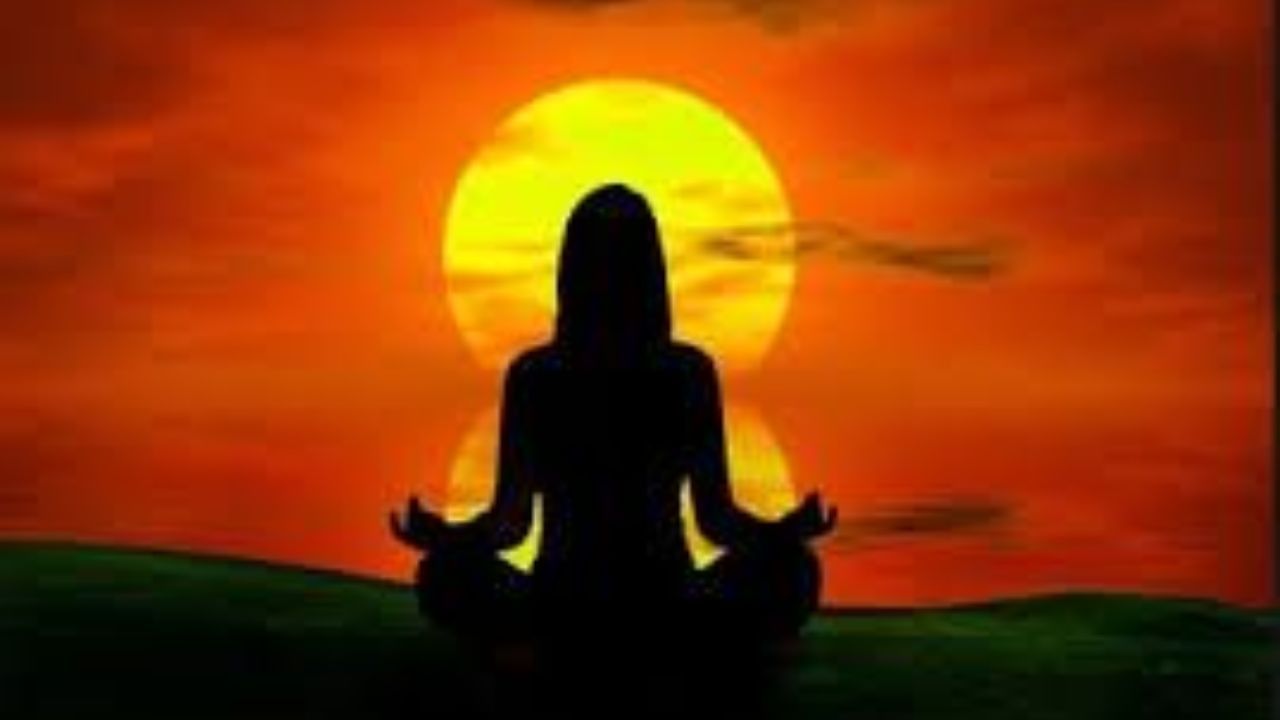 સ્નાન અને દિનચર્યાની શરૂઆત: બ્રહ્મ મુહૂર્તમાં ઉઠીને સ્નાન કરવાથી શરીર શુદ્ધ થાય છે અને મન પણ તાજું રહે છે. આનાથી આખો દિવસ સકારાત્મકતા અને ઉર્જાથી શરૂ થાય છે. લેખન અને સર્જનાત્મક કાર્ય: ઘણા લેખકો અને કલાકારો બ્રહ્મ મુહૂર્તને લેખન, સંગીત અભ્યાસ અથવા ચિત્રકામ જેવા સર્જનાત્મક કાર્ય માટે સૌથી યોગ્ય માને છે. આ સમય સર્જનાત્મક વિચારોથી ભરેલો હોય છે.