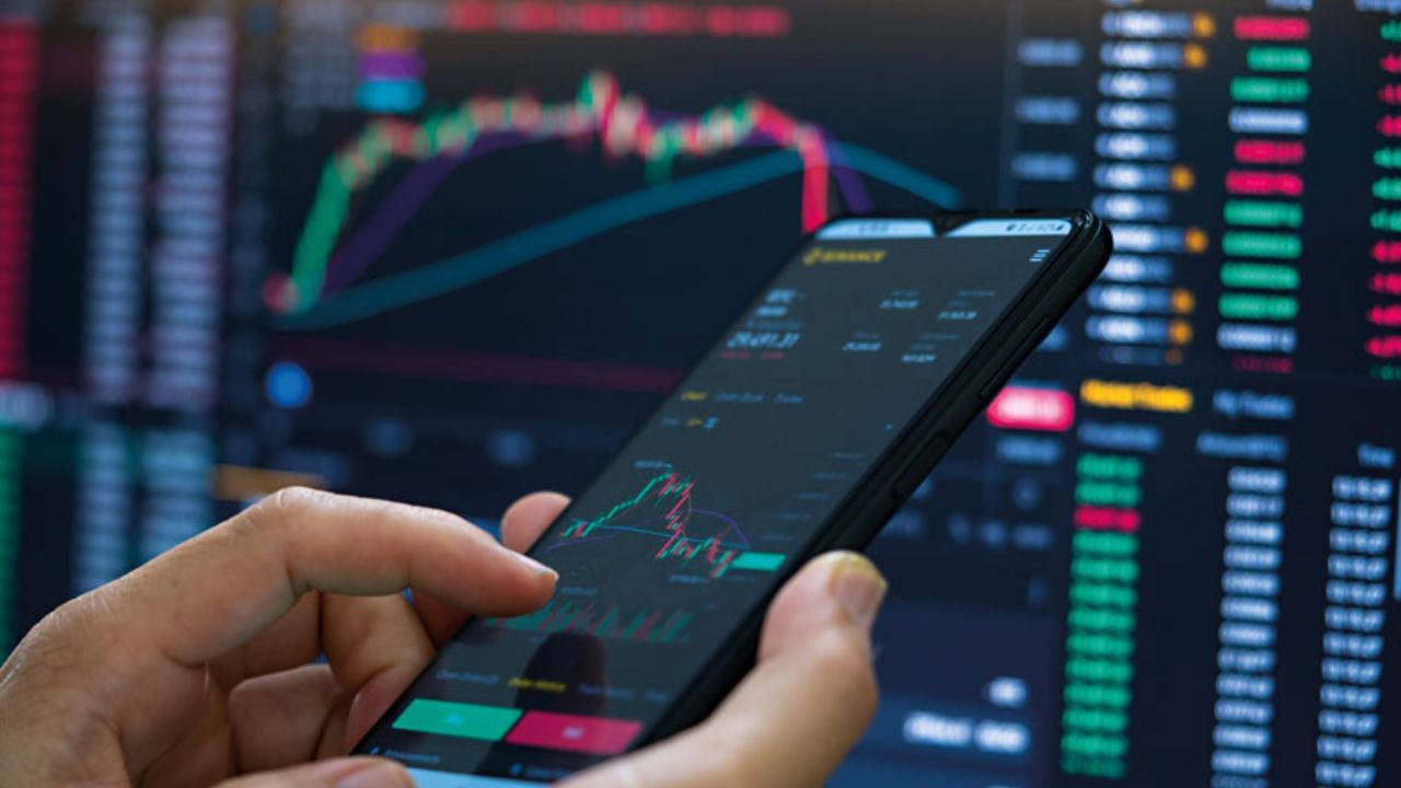 જો બજાર 24 કલાક ખુલ્લું રહેશે તો શું થશે?: જો LSEG 24 કલાક ટ્રેડિંગ શરૂ કરે છે, તો ભારતીય સમય મુજબ સાંજે અથવા રાત્રે ટ્રેડિંગ શક્ય બની શકે છે. આનાથી આંતરરાષ્ટ્રીય પોર્ટફોલિયો ધરાવતા ભારતીય રોકાણકારોને સુગમતા અને વધુ સારા એન્ટ્રી-એક્ઝિટ વિકલ્પો મળી શકે છે. પરંતુ તે જ સમયે ઓવરટ્રેડિંગ અને વોલેટિલિટી જેવા પડકારો પણ વધી શકે છે.