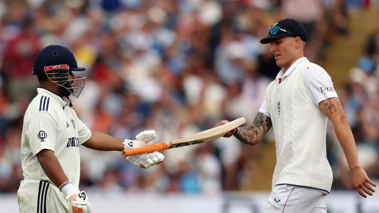 ટેસ્ટ ક્રિકેટના પાંચમાં અને છેલ્લા દિવસે બનેલા સૌથી મોટા સ્કોરની વાત કરીએ તો 2001માં ઓસ્ટ્રેલિયા અને ન્યુઝીલેન્ડની મેચ વચ્ચે એક ટેસ્ટ મેચમાં 459 રન બન્યા હતા. પરંતુ ત્યારે પણ 500થી વધારે રન ટેસ્ટ ક્રિકેટના ઈતિહાસમાં છેલ્લા દિવસ સુધી બન્યા નથી. ત્યારે ઈંગ્લેન્ડને ભારત વિરુદ્ધ જીત માટે ઈતિહાસ રચવો પડશે.