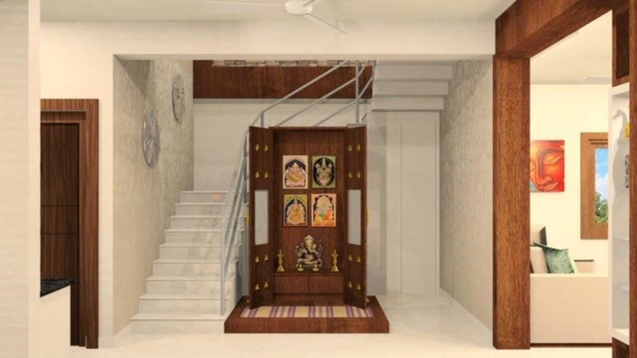 જો મંદિર સીડીની નીચે હોય,અને તમે સીડી ચઢીને જાવ તો તમારા પગ મંદિરની ઉપર આવે છે જે યોગ્ય નથી. ઘરનું મંદિર હંમેશા તમારી સામે હોય અથવા તમારી ઉપર હોવું જોઈએ.