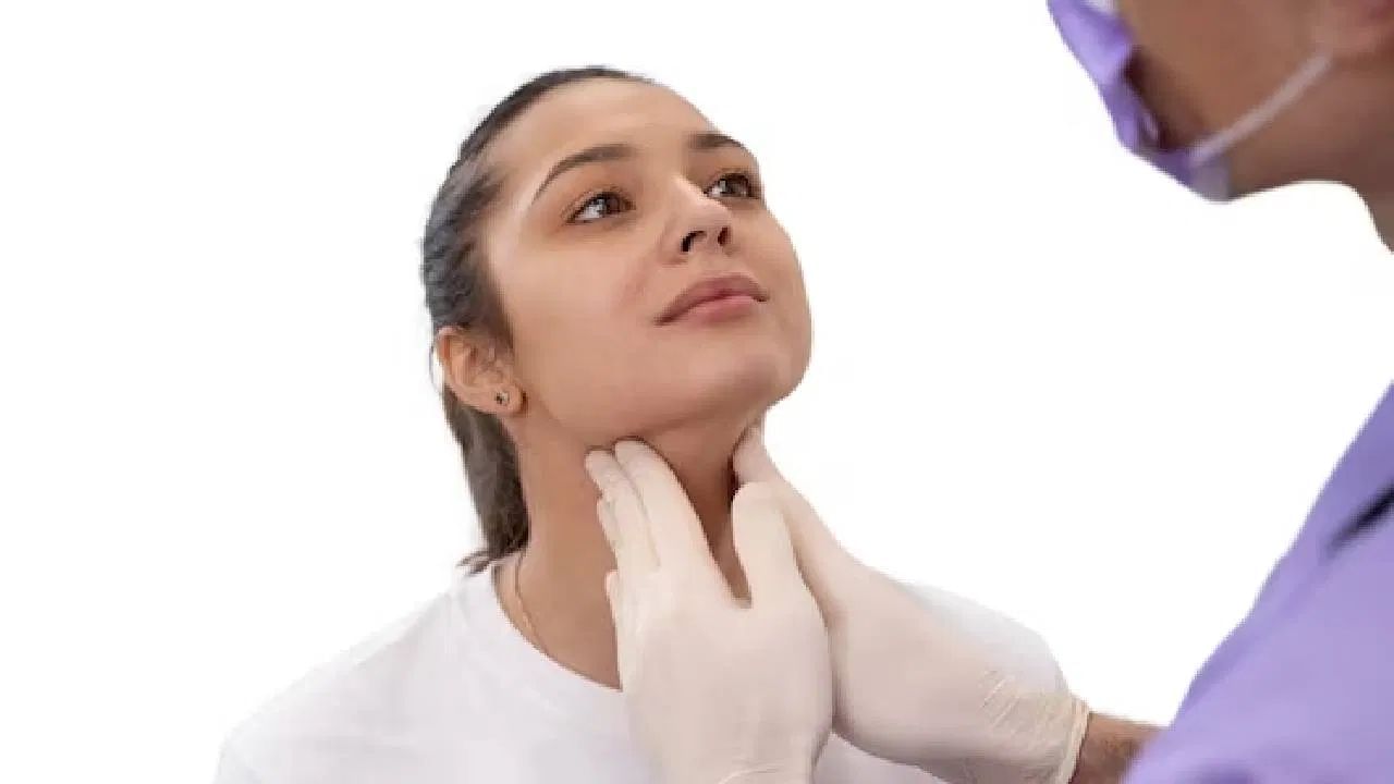 કોને વધુ થઈ શકે છે આ કેન્સર ? - આ કેન્સર કોઈને પણ થઈ શકે છે. જોકે, પુરુષોની તુલનામાં મહિલાઓને ત્રણ ગણી વધુ થવાની શક્યતા હોય છે. આ રોગ સામાન્ય રીતે 40 અને 50 વર્ષની સ્ત્રીઓ અને 60 અને 70 વર્ષની વયના પુરુષોમાં જોવા મળે છે. ઉપરાંત, આ રોગ બાળકોને પણ અસર કરી શકે છે.