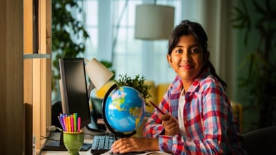 વાસ્તુ શાસ્ત્ર ન માત્ર ઘરની શાંતિ અને સમૃદ્ધિ માટે છે. પરંતુ, તે અભ્યાસ અને કરિયરમાં પણ મદદ કરે છે. યોગ્ય દિશા, સ્વચ્છ વાતાવરણ અને સકારાત્મક ઉર્જાનું સંતુલન એકાગ્રતાને વધારે છે અને મનને શાંત રાખે છે. પરીક્ષામાં સારા માર્ક્સ મેળવવા વાસ્તુના નાના-નાના ઉપાયો તમારી મહેનતને વધુ અસરકારક બનાવશે. 