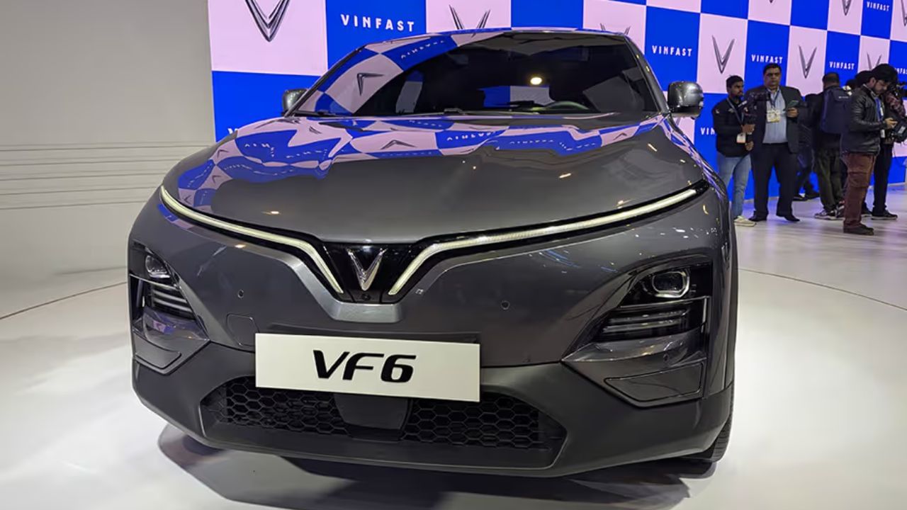 વિનફાસ્ટે તાજેતરમાં દેશના કેટલાક મોટા શહેરોમાં તેની કારનું પ્રદર્શન કર્યું છે. કંપનીએ દેશમાં તેની VF6 અને VF7 ઇલેક્ટ્રિક કાર રજૂ કરી છે. કંપનીએ દિલ્હી, ચેન્નાઈ, હૈદરાબાદ, અહમદાબાદ, પુણે, ગુરુગ્રામ, વિજયવાડા, બેંગલુરુ, કોચી, લખનૌ અને તિરુવનંતપુરમના શોપિંગ મોલમાં આ SUVનું પ્રદર્શન કર્યું છે.