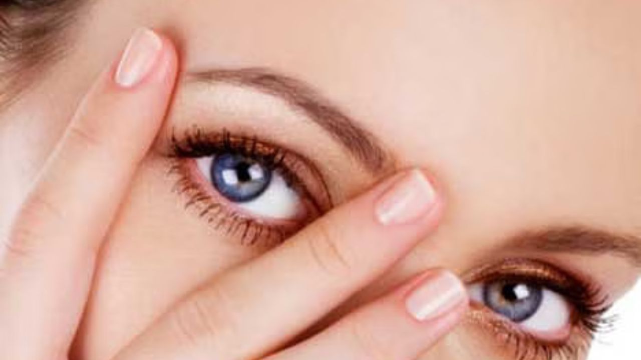 સામુદ્રિક શાસ્ત્રમાં પુરુષો અને સ્ત્રીઓ વિશે અલગ-અલગ વાતો કહેવામાં આવી છે. આ મુજબ સ્ત્રીઓના શરીરના ત્રણ ભાગો છે જે તેમના સ્વભાવ અને વ્યક્તિત્વ સાથે જોડાયેલા ઘણા રહસ્યો ઉજાગર કરે છે. ચાલો જાણીએ કે સ્ત્રીઓના કયા ભાગો તેમના વિશે કયા રહસ્યો ઉજાગર કરે છે.
