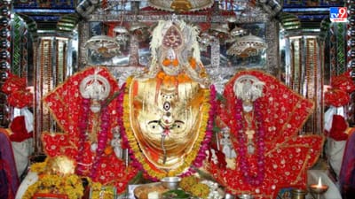 ગણેશ ઉત્સવનો તહેવાર શ્રદ્ધા અને ભક્તિનું પ્રતિક માનવામાં આવે છે. 700 વર્ષ જૂનું રણથંભોરનું ત્રિનેત્ર ગણેશ મંદિર તેની અનોખી માન્યતાઓ અને પૌરાણિક મહત્વ માટે વિશેષ ઓળખ ધરાવે છે.