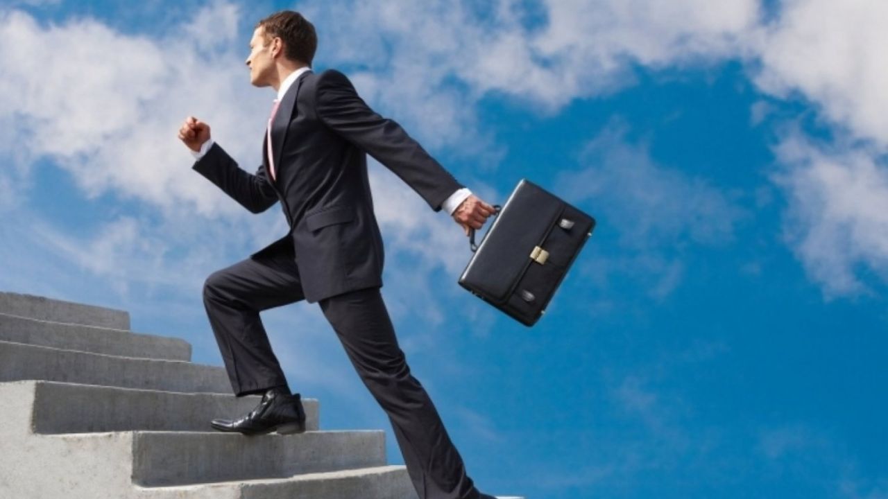 નિષ્ફળતા એ ભૂલ નથી, પરંતુ નિષ્ફળતાને કારણે હાર સ્વીકારવી એ સૌથી મોટી હાર છે. દરેક નિષ્ફળતા નવી રણનીતિ માંગે છે. તેથી, પોતાને દોષ આપવાને બદલે, તમારે વિશ્લેષણ કરવું જોઈએ કે તમે ક્યાં ઓછા પડ્યા?