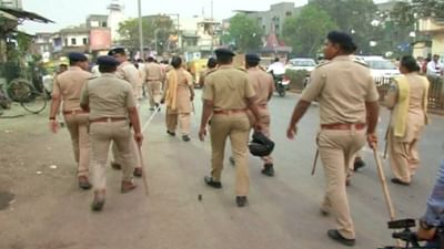 Ahmedabad : ગુનાહિત ઈતિહાસ ધરાવતા 215 જેટલા આરોપીના ઘરે સર્ચ ઓપરેશન, હથિયારો મળી આવતા ગુનોં નોધી કાર્યવાહી હાથ ધરી, જુઓ Video Ahmedabad : ગુનાહિત ઈતિહાસ ધરાવતા 215 જેટલા આરોપીના ઘરે સર્ચ ઓપરેશન, હથિયારો મળી આવતા ગુનોં નોધી કાર્યવાહી હાથ ધરી, જુઓ Video