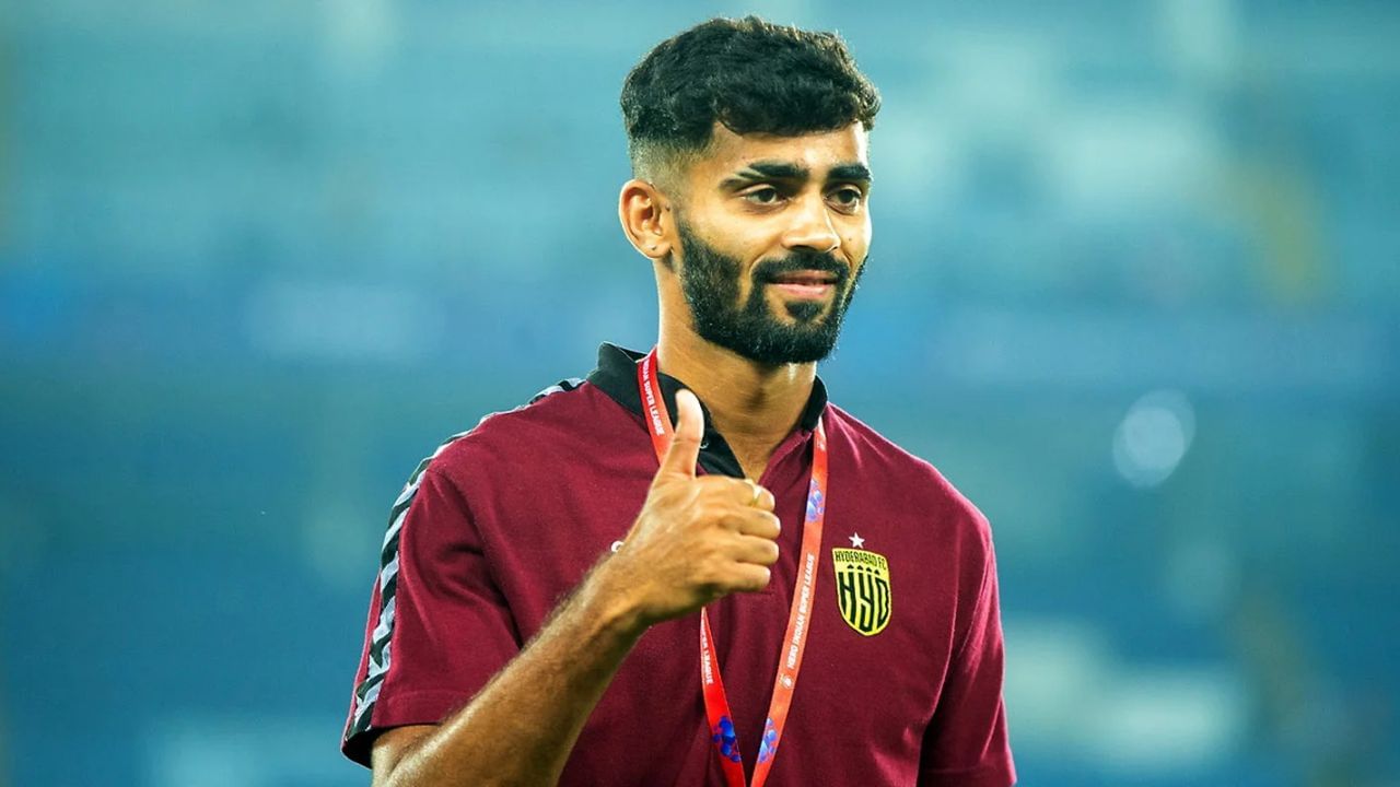 મિશ્રા અટક સંસ્કૃત શબ્દ મિશ્ર પરથી આવ્યો છે. તેનો શાબ્દિક અર્થ સંયુક્ત થાય છે. વૈદિક સાહિત્યમાં તેનો અર્થ અલગ દર્શાવવામાં આવ્યો છે.