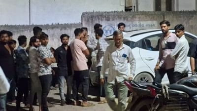 Breaking News : ભાવનગરમાં રખડતી રંજાડના કારણે વધુ એક યુવાને જીવ ગુમાવ્યો, ઢોરના આતંકથી સ્થાનિકોમાં ભય, જુઓ Video Breaking News : ભાવનગરમાં રખડતી રંજાડના કારણે વધુ એક યુવાને જીવ ગુમાવ્યો, ઢોરના આતંકથી સ્થાનિકોમાં ભય, જુઓ Video