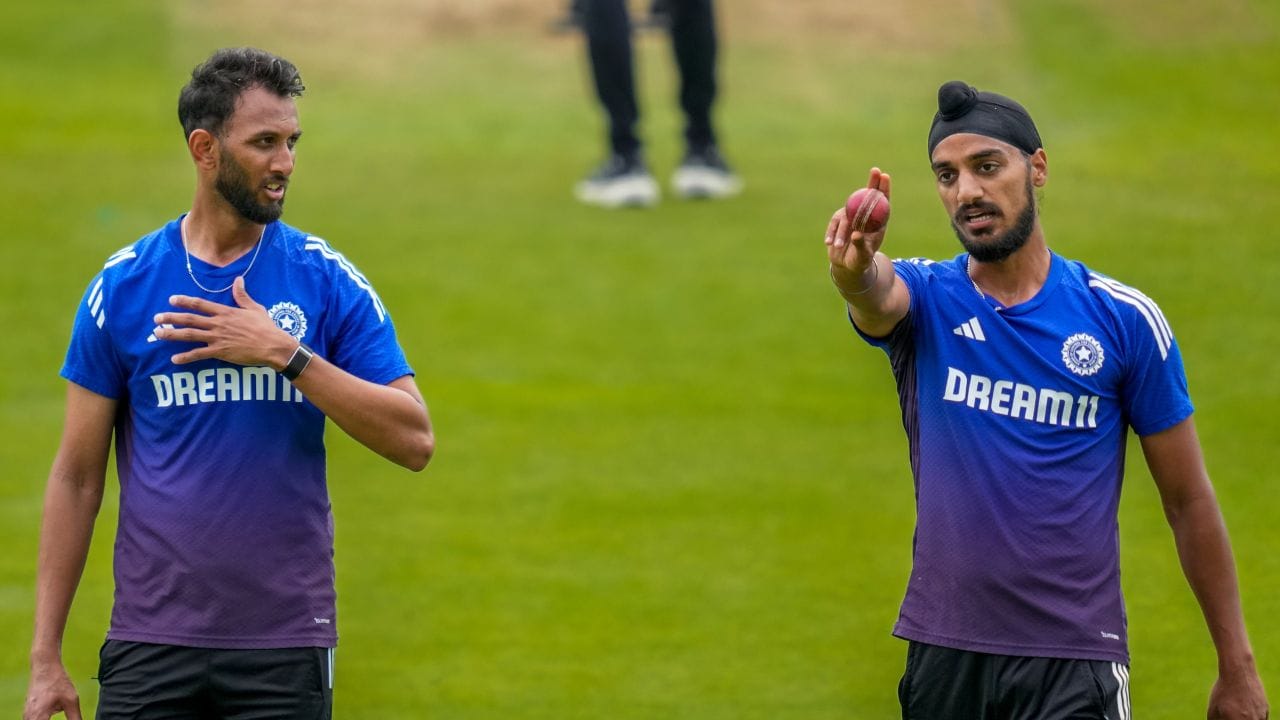 એશિયા કપ માટે આ પાંચ ખેલાડીઓ સ્ટેન્ડબાય પર છે. બીસીસીઆઈએ એશિયા કપ 2025 માટે ભારતીય ટીમની જાહેરાત કરી દીધી છે. સૂર્યકુમાર યાદવને કેપ્ટન બનાવવામાં આવ્યો છે. તેમજ શુભમન ગિલને વાઈસ કેપ્ટન બનાવવામાં આવ્યો છે. કેટલાક એવા ખેલાડીઓ પણ હતા. જેના સિલેક્શનની આશા હતી પરંતુ ટીમમાં જોવા મળ્યા નહી.