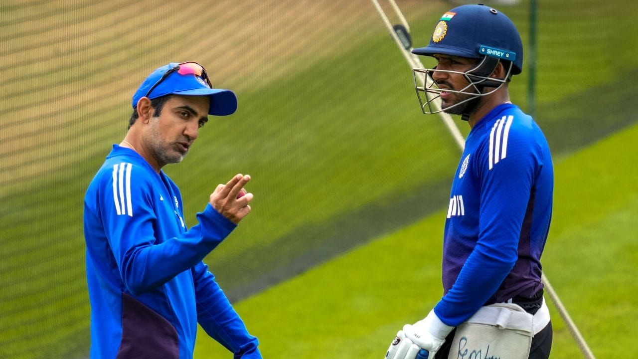 આ સિવાય બીસીસીઆઈએ 5 વધુ ખેલાડીઓને સ્ટેન્ડબાય રાખવામાં આવ્યા છે અને જરુર પડે ત્યારે તે દુબઈ આવશે. આ પાંચ ખેલાડીઓમાં પ્રસિદ્ધ કૃષ્ણા, ધ્રુવ જુરેલ, રિયાન પરાગ, વોશિંગ્ટન સુંદર અને યશસ્વી જ્યસ્વાલના નામ સામેલ છે. એટલે કે, આ ખેલાડીઓ જે ટીમની સાથે એશિયા કપ માટે ટીમ ઈન્ડિયા સાથે જશે નહી પરંતુ જો જરુર પડે તો દુબઈ જશે અને રમવાની પણ તક મળી શકે છે.