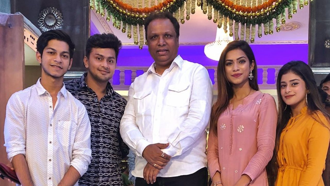 અવેઝ દરબારે ડાન્સર તરીકે પોતાનું નામ બનાવ્યું છે. અવેઝ દરબારે ટિકટોક દ્વારા પોતાનું નામ બનાવ્યું.