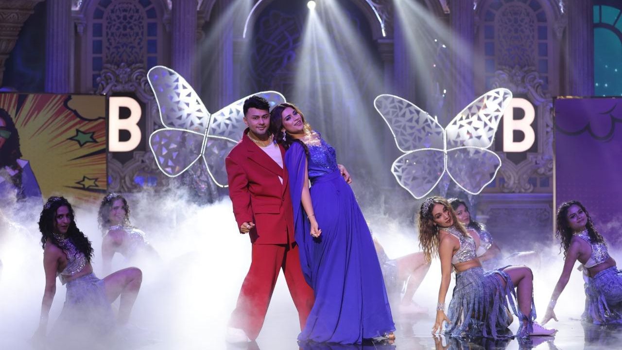 અવેઝ દરબારે ટીવીના બ્લોકબસ્ટર શો 'બિગ બોસ 19' માં સ્પર્ધક તરીકે પ્રવેશ કર્યો છે. અવેઝ દરબારે ડાન્સ દ્વારા પોતાની એક મજબૂત ઓળખ બનાવી છે. તે ફક્ત સોશિયલ મીડિયા ઈન્ફ્યુલન્સ જ નથી, પરંતુ હવે તે 'બિગ બોસ 19' નો સ્પર્ધક પણ છે.