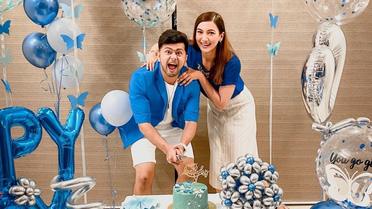 તમને જણાવી દઈએ કે અવેઝ દરબારે મુંબઈની LTM કોલેજમાંથી ગ્રેજ્યુએશન કર્યું છે.