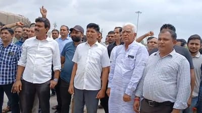 Banaskantha : ખેમાણા ટોલ પ્લાઝાનો વિવાદ વકર્યો, ખેડૂતોએ આપી ‘રસ્તા રોકો આંદોલન’ની ચીમકી, જુઓ Video Banaskantha : ખેમાણા ટોલ પ્લાઝાનો વિવાદ વકર્યો, ખેડૂતોએ આપી ‘રસ્તા રોકો આંદોલન’ની ચીમકી, જુઓ Video