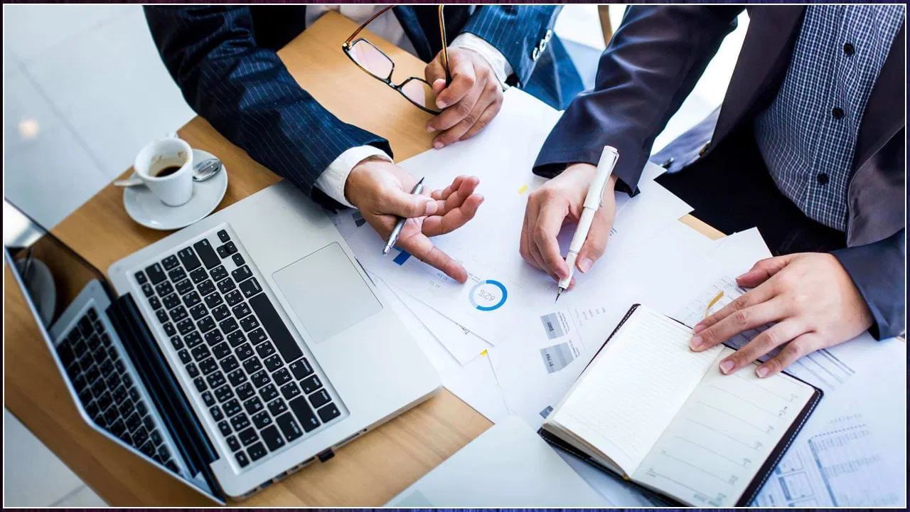 ખાતાધારકે જો વસિયતનામું બનાવ્યું હોય તો તેના મુજબ પૈસા વહેંચવામાં આવશે. જો વસિયતનામું નથી તો કાયદા અનુસાર પરિવારના સભ્યોમાં પૈસા વહેંચવામાં આવશે.