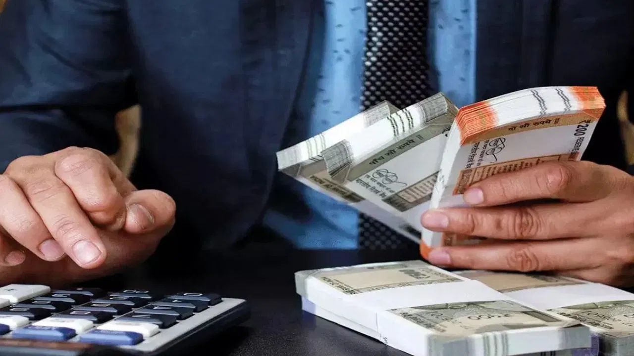 ઉદાહરણ તરીકે, પતિ/પત્ની અને બાળકોને સમાન હિસ્સો મળી શકે છે. આ સિવાય જો કોઈ વારસદાર ન હોય અથવા તો તે સામે ન આવતો હોય તો લાંબા સમય પછી પૈસા સરકાર પાસે જાય છે પરંતુ આવું ભાગ્યે જ બને છે.