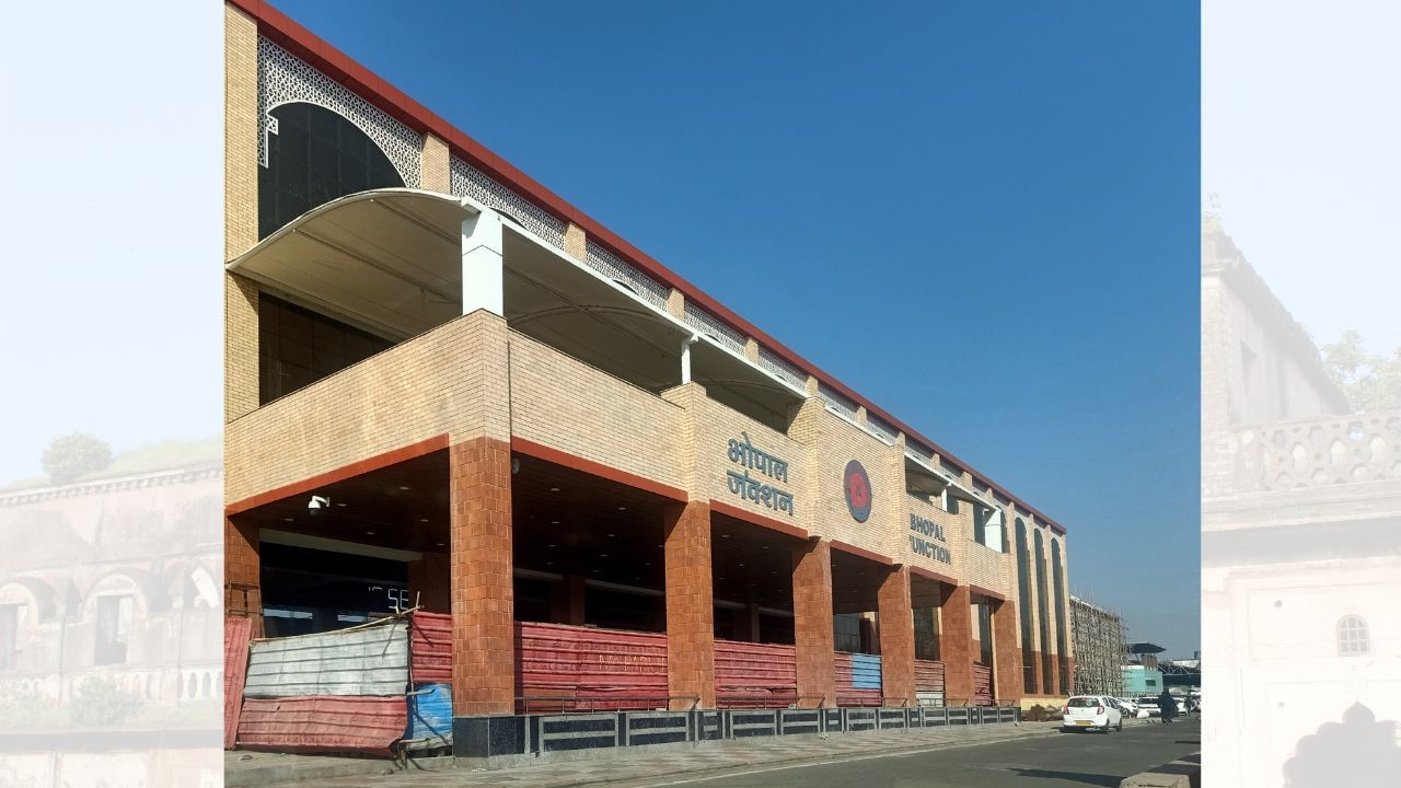 સિકંદર બેગમના શાસન બાદ 1868માં શાહજહાં બેગમ સિંહાસન પર આવી અને 1901 સુધી શાસન કર્યું. ત્યારબાદ તેમની પુત્રી કૈખુસરાઉ જહાં બેગમ બની, જેઓ 1926 સુધી શાસક રહી અને સ્ત્રી શાસક તરીકેની છેલ્લી વારસદાર હતી. 1926માં તેમણે પોતાના પુત્ર હમીદુલ્લાહ ખાનને ગાદી સોંપી, જેઓ 1947 સુધી રાજ્ય પર શાસન કરતા રહ્યા અને અંતિમ સાર્વભૌમ નવાબ બન્યા. બેગમોના સમયમાં ભોપાલને પાણી પુરવઠા પ્રણાલી, રેલ્વે, પોસ્ટલ સેવા અને 1907માં રચાયેલી નગરપાલિકા જેવી અનેક સુવિધાઓ મળી. (Credits: - Wikipedia)