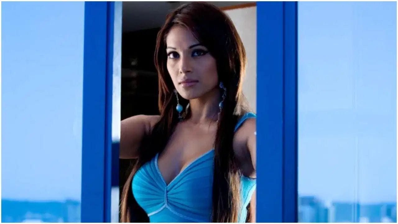 બિપાશા બાસુની ગણતરી બોલિવૂડની સૌથી ધનિક અભિનેત્રીઓમાં થાય છે. બોલિવૂડ શાદીઝના અહેવાલ મુજબ, તેની કુલ મિલકત 113 કરોડ રૂપિયા છે. આમાં અભિનેત્રીનું 16 કરોડ રૂપિયાનું ઘર પણ શામેલ છે. બિપાશા બ્રાન્ડ એન્ડોર્સમેન્ટ માટે 2 કરોડ રૂપિયાની મોટી રકમ લે છે. જો આપણે તેના કાર કલેક્શન પર નજર કરીએ તો, અભિનેત્રી પાસે ઓડી ક્યૂ અને ટોયોટા ફોર્ચ્યુનર જેવી લક્ઝરી કાર છે.